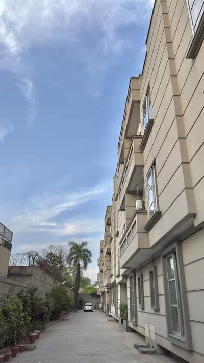 3 Beds Luxury Apartment Available For Rent