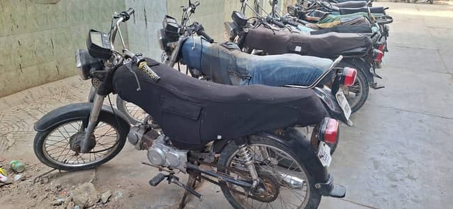 unique uD 70 Black color