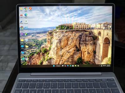 Microsoft Surface Laptop Go