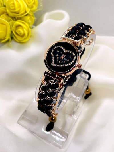 Girls heart shaped watch black gold chain bracelet