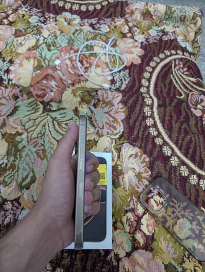 iPhone 16 pro non pta with box factory unlock 10/10