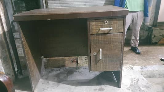 LAMINATION SHEET OFFICE TABLE WITH DRAWER