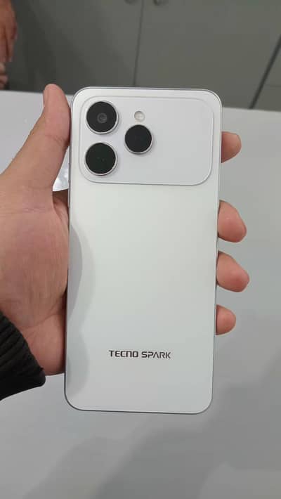 Tecno spark 40 6/128 urgent sell