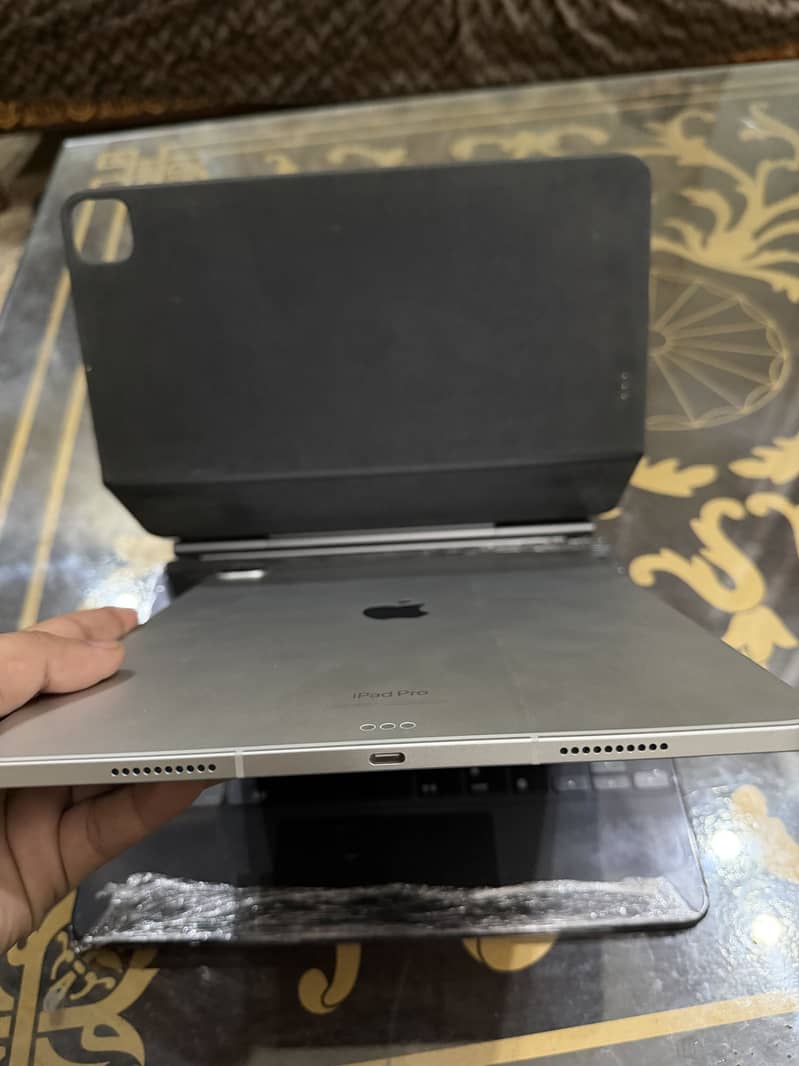 iPad Pro 6th generation 12.9 m2 3