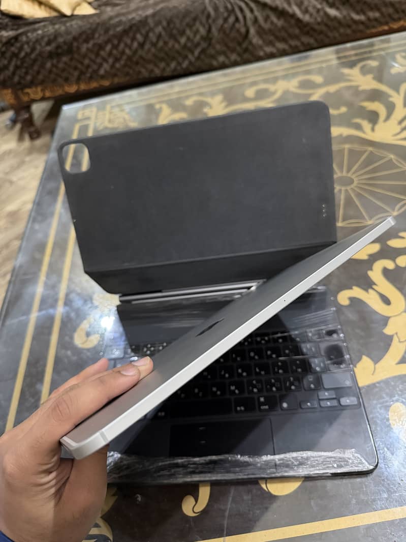 iPad Pro 6th generation 12.9 m2 4