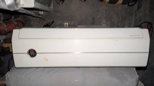 gree ac 1.5 ton like a new