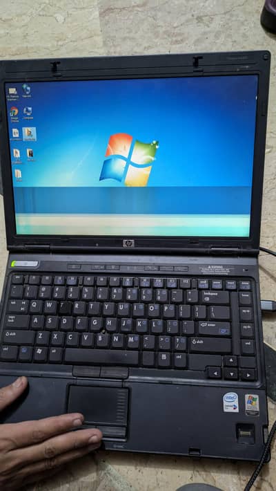 HP Compaq Laptop For Sale with charger but screen issue
