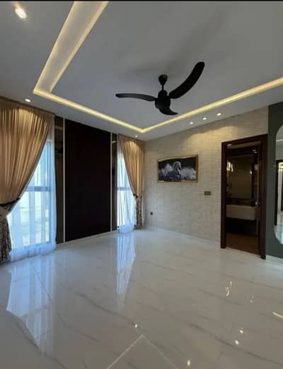 Urgent For Rent 10 Marla Portion In Janipar Block Bahria Town Lahore