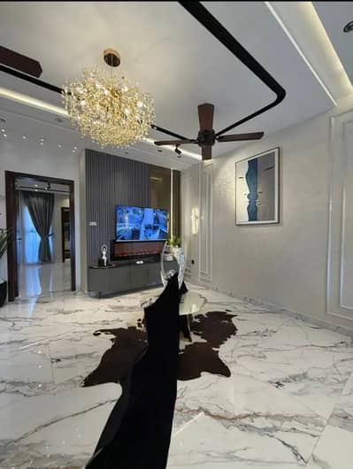 urgent for rent 10 Marla house in bahria town Lahore