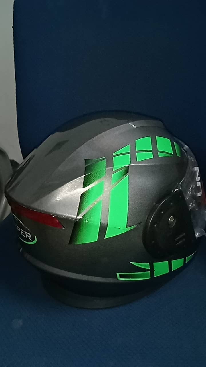 Hyper Platinium Helmets. . . 8