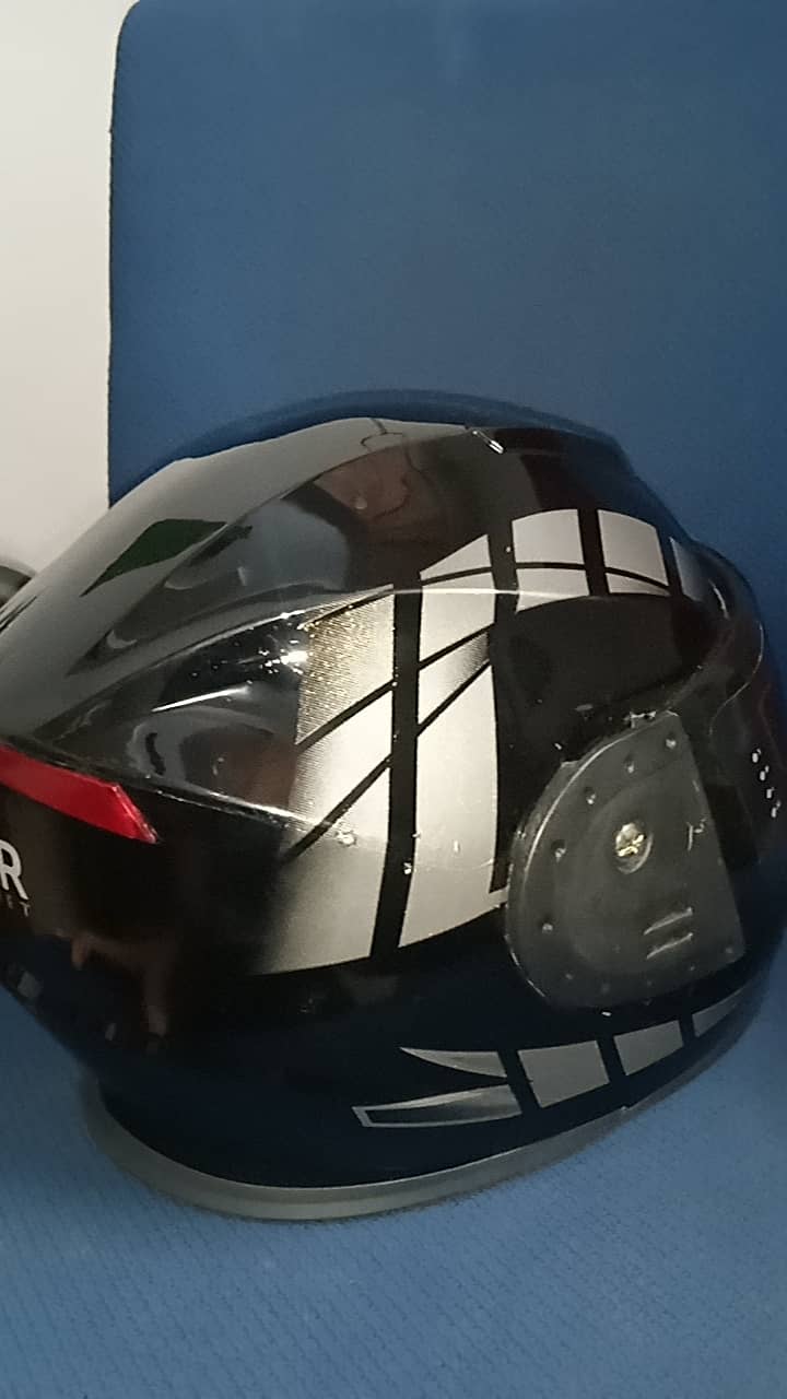 Hyper Platinium Helmets. . . 14