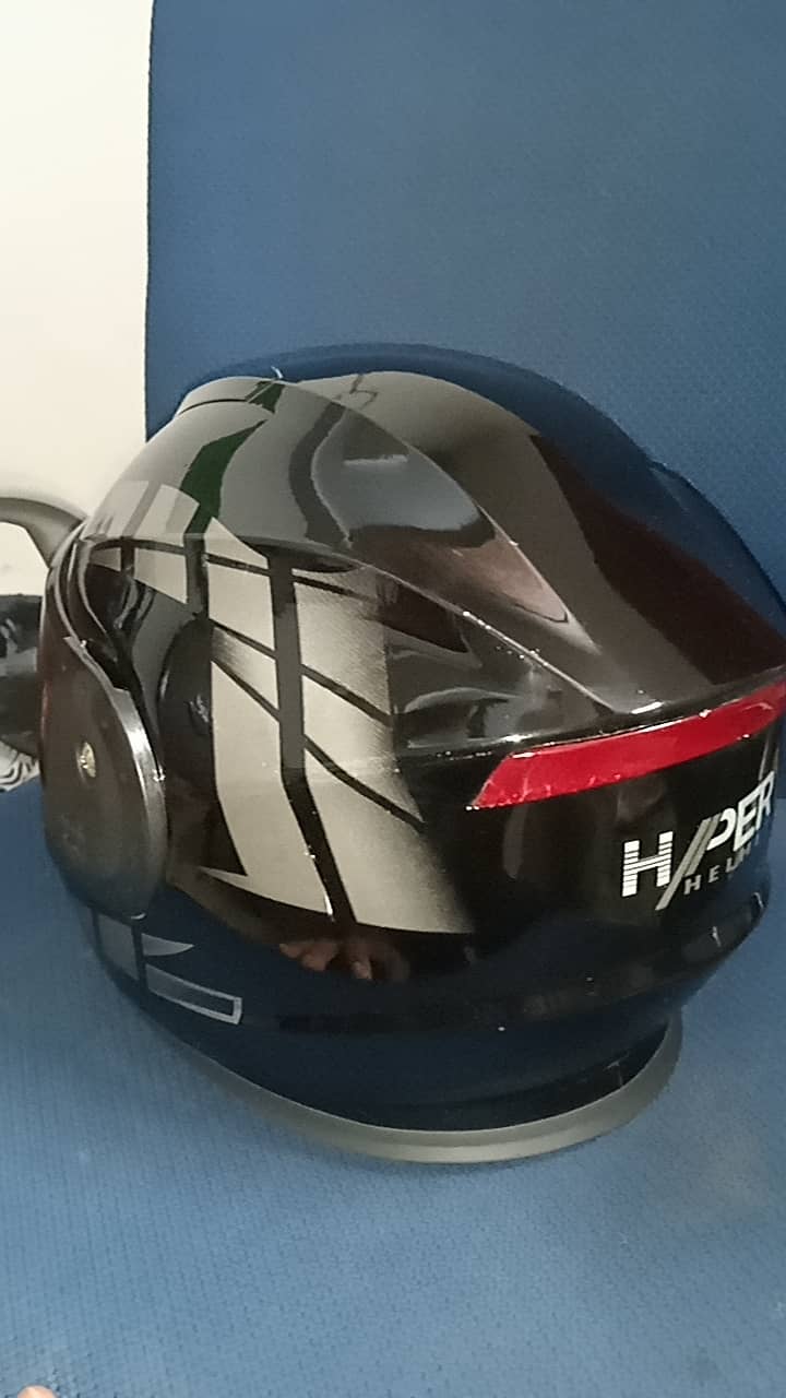 Hyper Platinium Helmets. . . 15