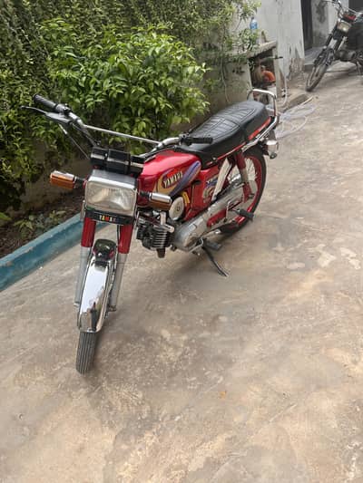 Yamaha YB 100 jin ko iska pta wohi rabta kry