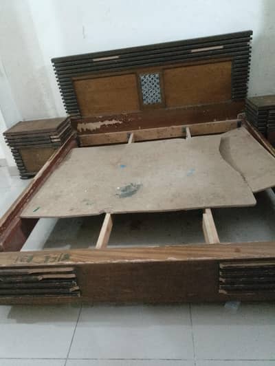 bed n dressing table  Old n defected