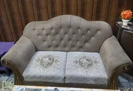sofa 2 seater hai all ok hai condition 10 by 10 just 1 month use hai