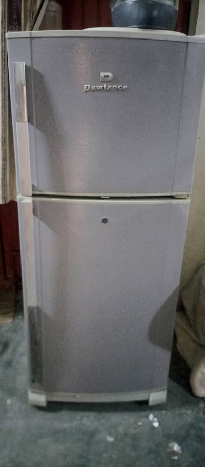 DAWLANCE Refrigerator midiam size