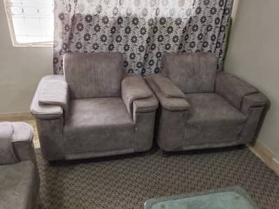 7 Seaters Sofa Set With Table , Condition 9/10