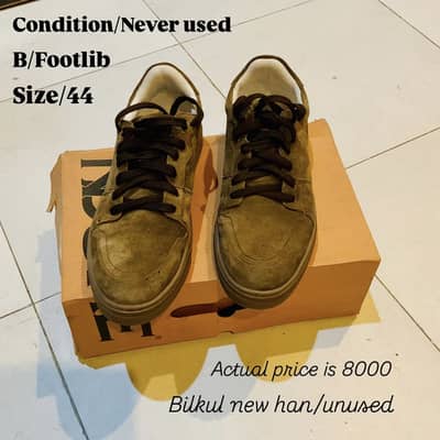 New branded Sandals and sneakers for sale.