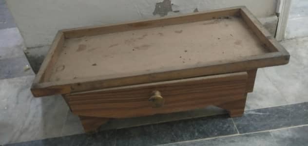 Machine Stand in Good Condition Available For Sale