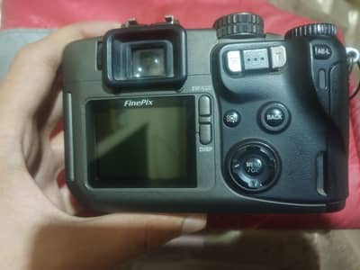 only camera charge or battery nhi ha