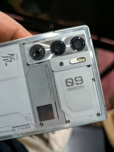 red magic 9pro . 12gb 256gb . 2 month sim time