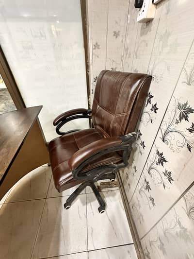 1 reception tabel 1 chair