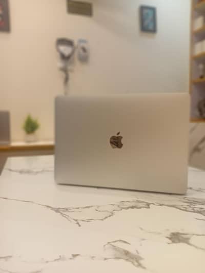 Macbook Pro intel 2020 Core i7, 13.6 Inches,32GB Ram 1TB SSD