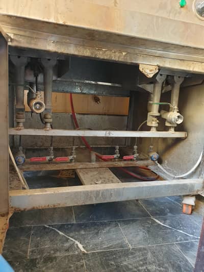 Fryer broast fries or zinger pattie