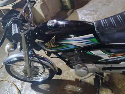Honda cG125 black colour