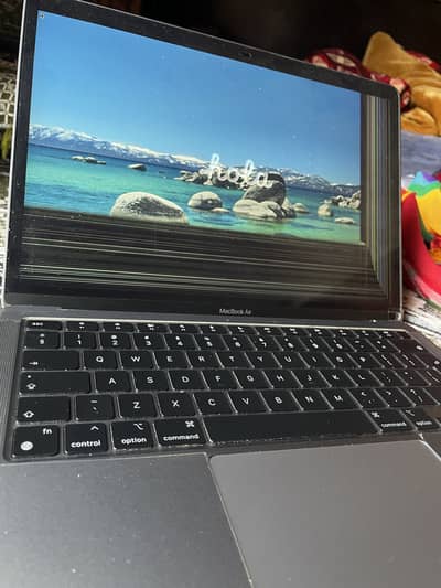 Macbook Air M1 8/256 (Screen broken)
