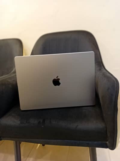 Macbook Pro 2019 16 Inches 64GB Ram 2TB SSD 8GB GRAPHIC CARD