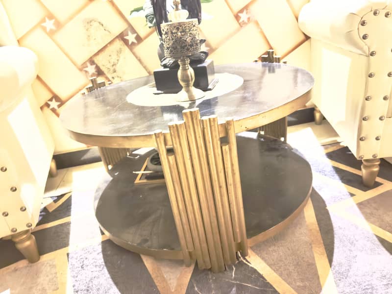 Round center table 3/3 0