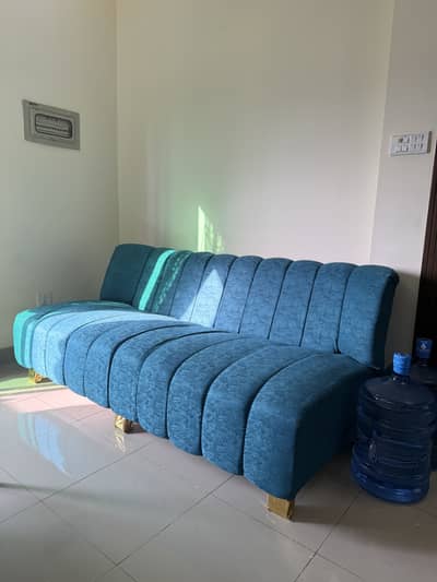 5 SEATER SOFA NEW CONDITION MOLTYFOAM FOR SALE TEAL COLOUR WITH GOLD