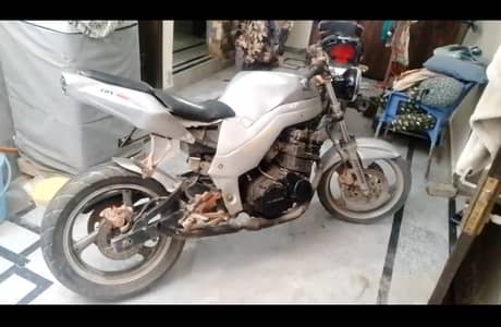 Honda CBX 550 F inline four cylinder