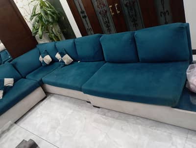 L shaped sofa + 2 saties