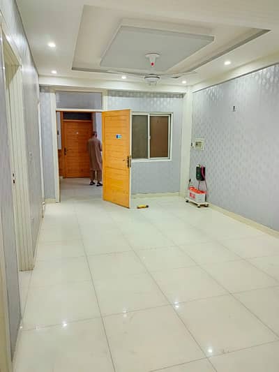 E11 3bed tv l kitchen balcony parking lift wabda meater for rent bachelor or family