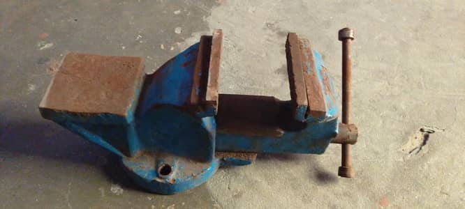 Heavy Duty Bench Vice (وانگ مشین) 80% Condition – Faisalabad