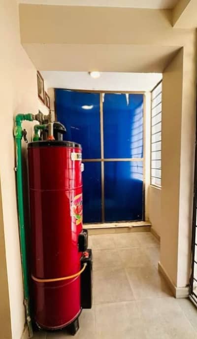 2nd Floor West Open Corner Flat Sized 2700 Square Feet