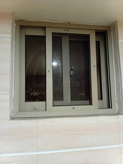 Aluminium window (5 Pieces 2x2 ft)