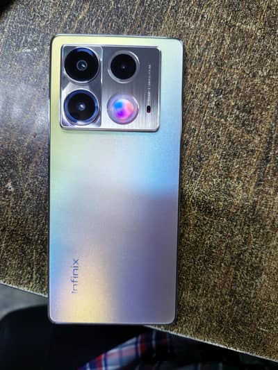 8GB+8GB RAM / 256GB Storage – Like New Phone (10/10 Condition)