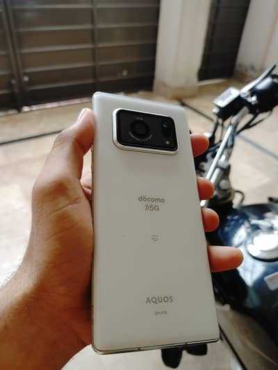 Aquos R6