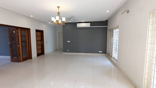 FOR RENT Fully Renovated Triple Storey House in F_6/3