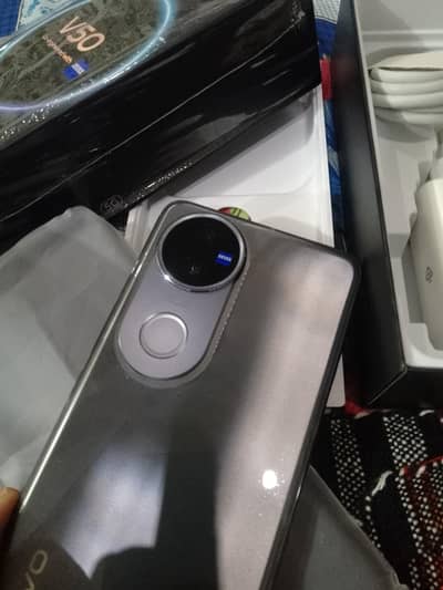 VIVO V50 (512gb) varient 5G. . 2 Month warranty