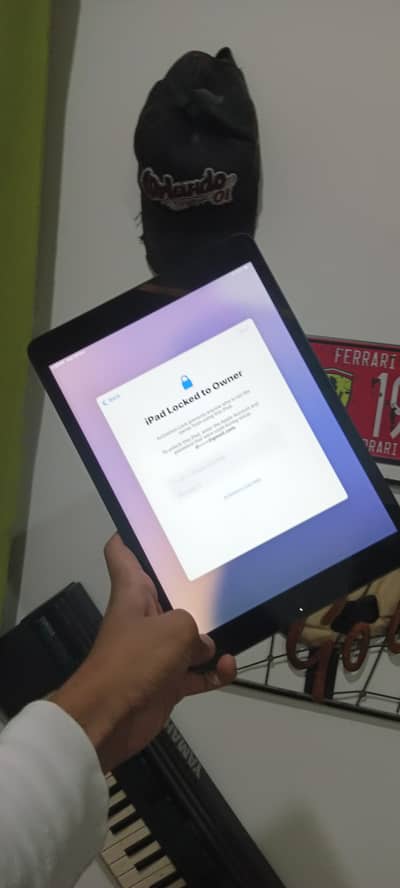 ipad 9 64gb owner locked urgent sale (can be bypassed)