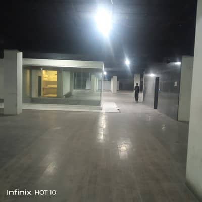 Two Kanal Old House On Link Mm Alam Road