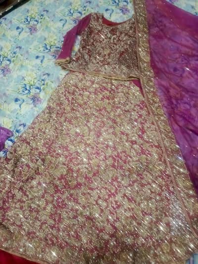A beautiful full Imbroidery lehnga for women condition 10/10