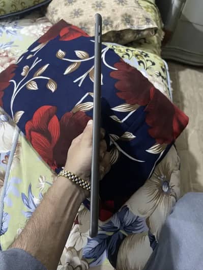 Ipad 7TH Generation 32 GB with box