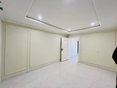 Elegant 1 Bed Non Furnished Like New Condition