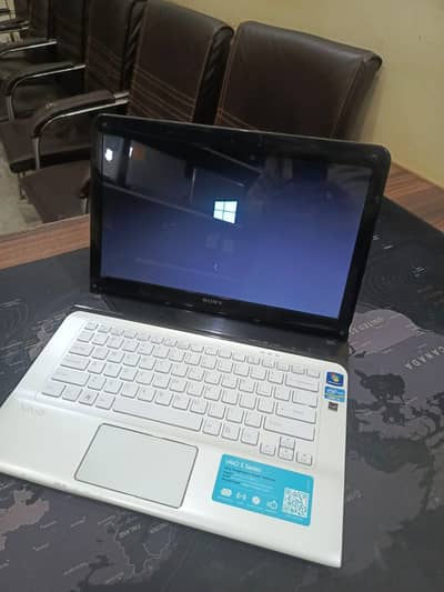 Sony Vaio SVE14118FXW Core i5 2nd Genertion 8GB Ram 320GB HDD