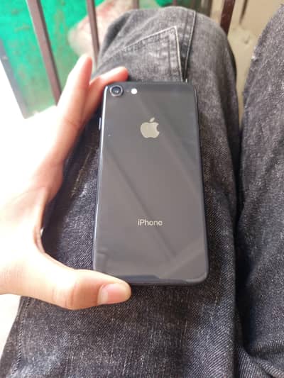 iPhone 8  Factory unlocked  waterpack 10/10 condition